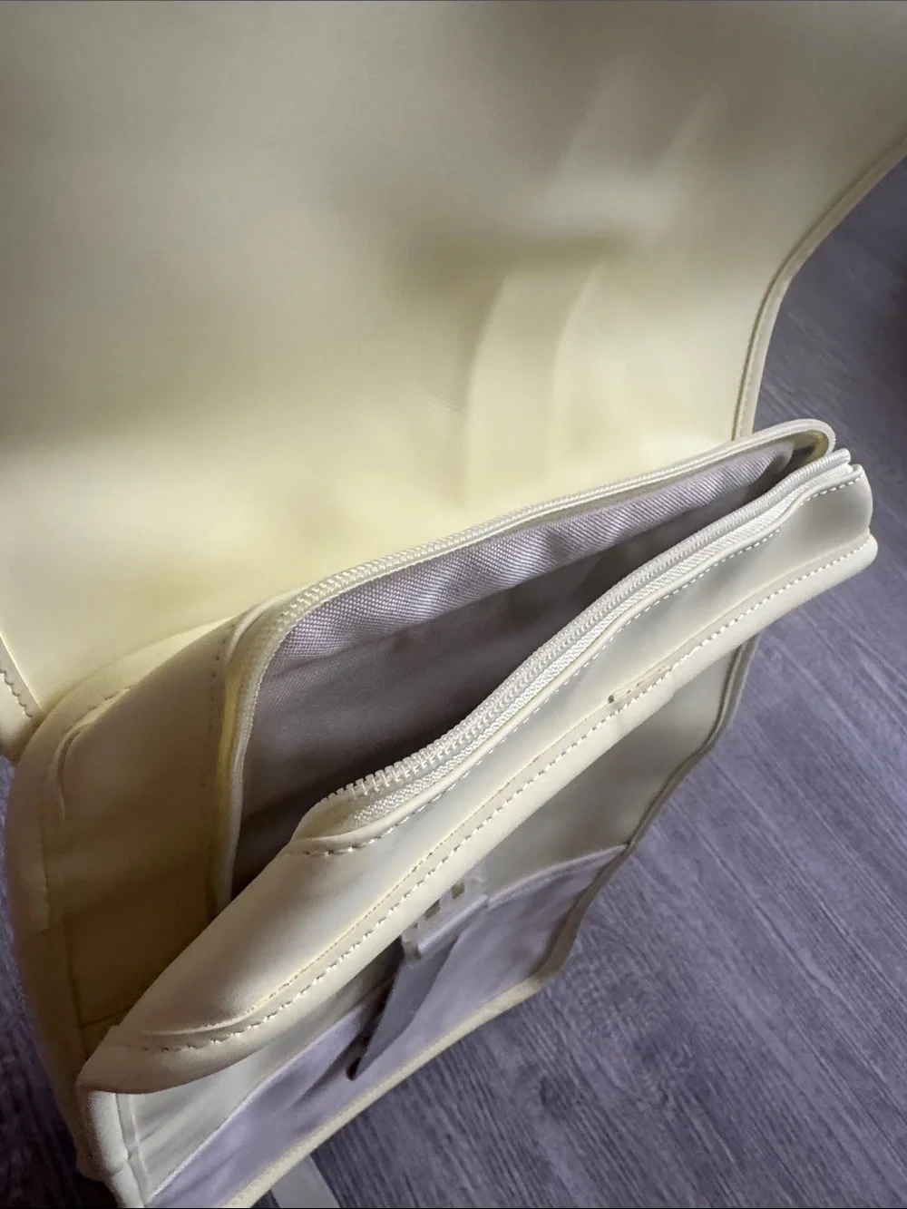 Rains sleek rolltop
